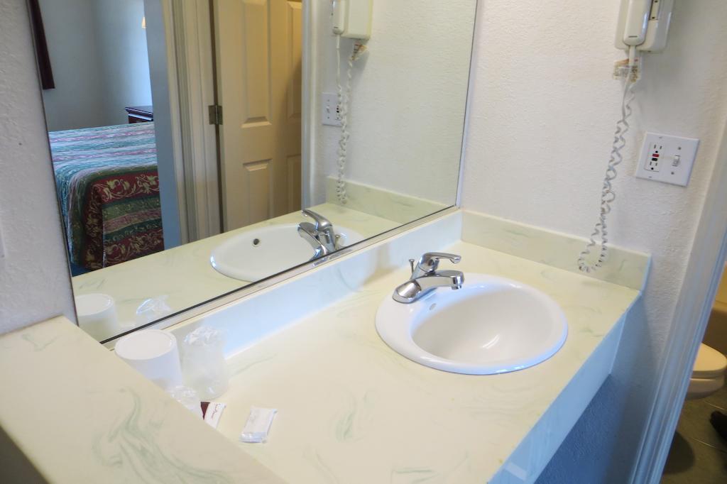 Capri Motel Redwood City Room photo