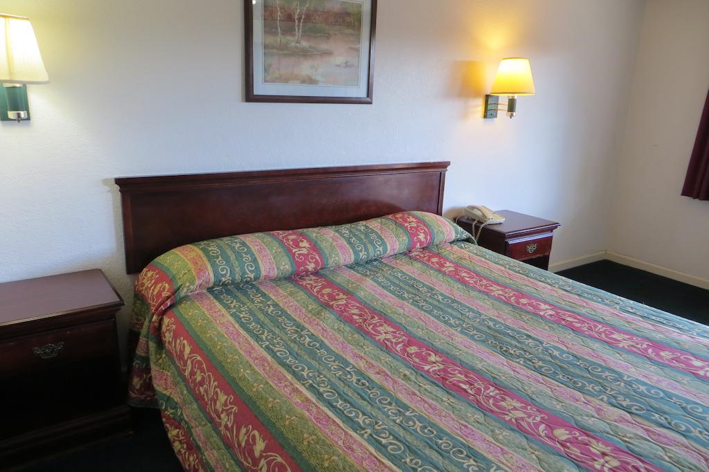 Capri Motel Redwood City Room photo